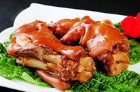 給袋式包裝機(jī)可包豬蹄、蝦滑等食品，多頭稱包裝機(jī)